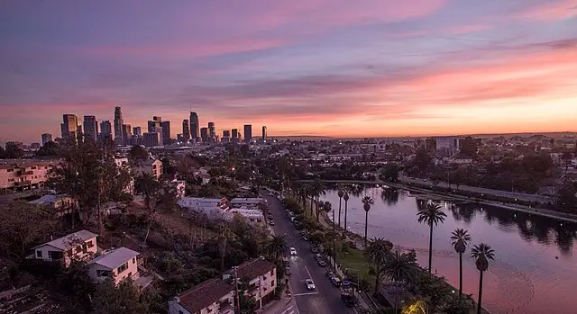 640px-Echo_Park_Lake_with_Downtown_Los_Angeles_Skyline